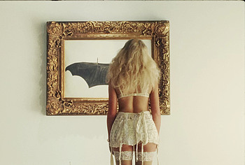 Sabrina Carpenter ass