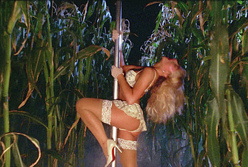 Sabrina Carpenter striptease