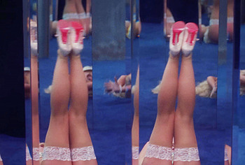 Sabrina Carpenter upskirt