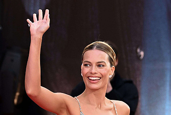 Margot Robbie paparazzi