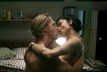 Zo Kravitz nude in Caught Stealing