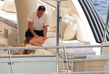 Melanie Griffith nude topless photos