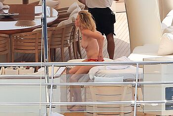 Melanie Griffith nude topless photos
