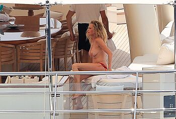 Melanie Griffith nude topless photos