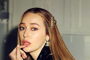 Alycia Debnam-Carey nipslip moment