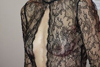 Naomi Watts shows her tits