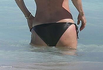 Courteney Cox bikini pics
