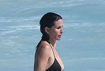 Courteney Cox bikini pics