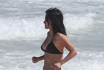 Courteney Cox bikini pics