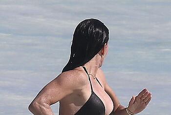 Courteney Cox bikini pics