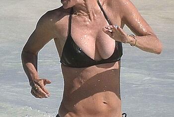 Courteney Cox sexy bikini