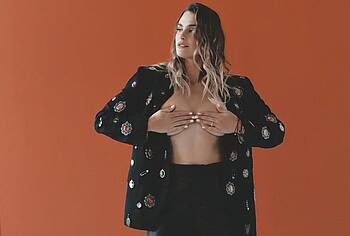 Aryna Sabalenka topless