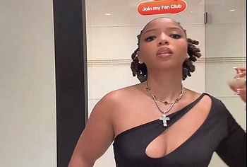 Chloe Bailey oops moment