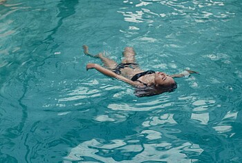 Almudena Amor nude in Pose