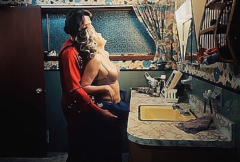 Kate Hudson nudes in Song Sung Blue