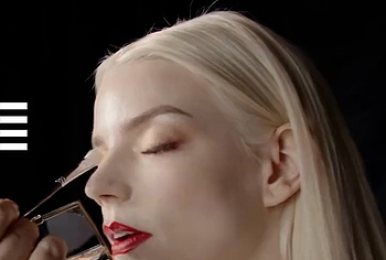 Anya Taylor-Joy oops nude