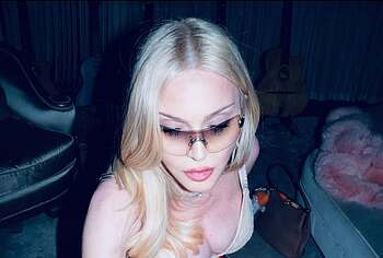 Madonna sexy selfie