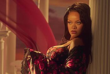 Rihanna nude and lingerie pics