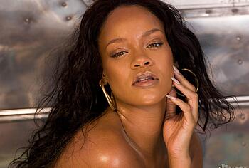Rihanna nude and lingerie pics