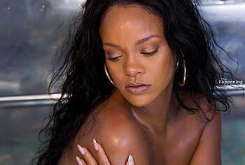 Rihanna nude and lingerie pics