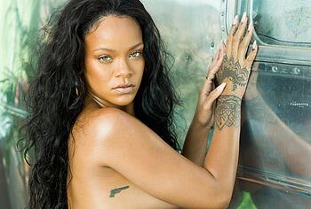 Rihanna nude and lingerie pics