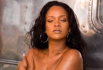 Rihanna nude and lingerie pics