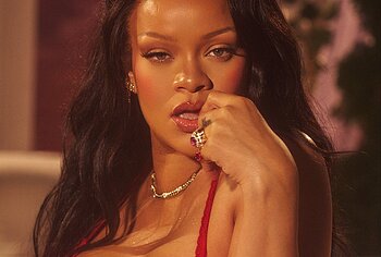 Rihanna nude and lingerie pics