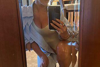 Hilary Duff Shows Her Ass Tits In Wet in Roommates