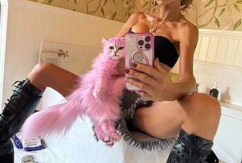 Kate Beckinsale oops and bikini pics