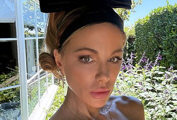 Kate Beckinsale oops and bikini pics