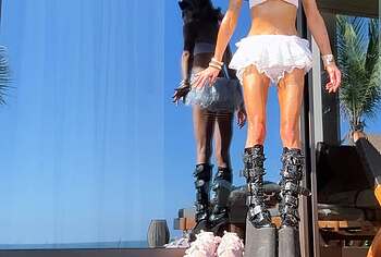 Kate Beckinsale oops and bikini pics