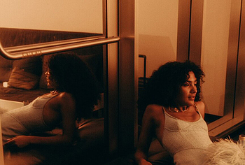 Olivia Dean Nude Tits and Bikini Pics