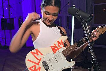 Olivia Dean Nude Tits and Bikini Pics