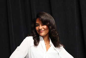 Olivia Dean Nude Tits and Bikini Pics