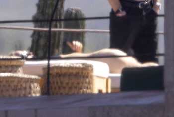 Olivia Wilde paparazzi topless photos