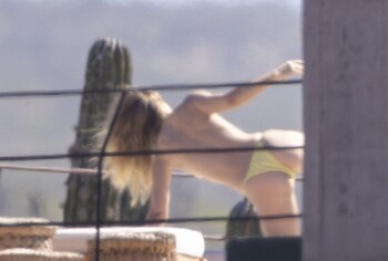 Olivia Wilde paparazzi topless photos