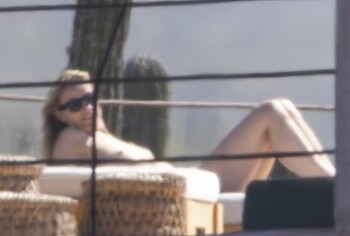 Olivia Wilde paparazzi topless photos