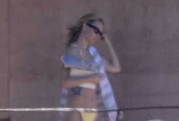 Olivia Wilde paparazzi topless photos