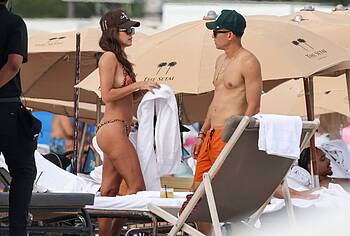 Jessica Alba paparazzi nipslip and bikini photos