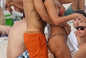 Jessica Alba paparazzi nipslip and bikini photos