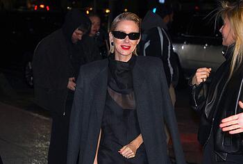 Naomi Watts nude tits pics