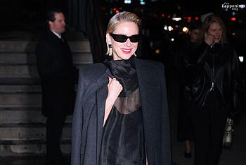 Naomi Watts nude tits pics