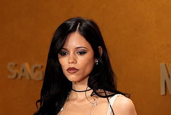 Jenna Ortega Shows Off Her Tits in Low Naked Dress
