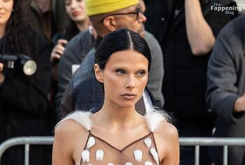 Valentina Zenere Shows Off Her Big Tits On Public