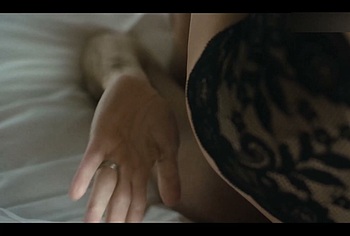 Linda Cardellini nude and sex scenes