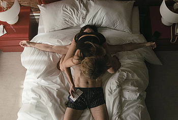 Linda Cardellini nude sex