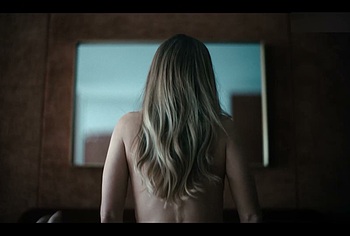 Linda Cardellini topless