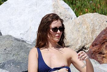 Kara Leona nude and bikini pics