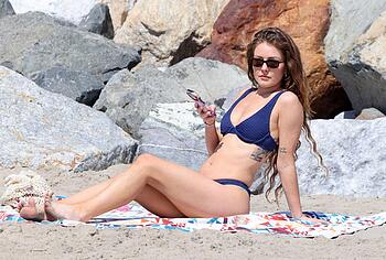 Kara Leona nude and bikini pics