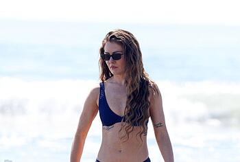 Kara Leona nude and bikini pics